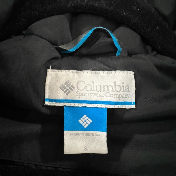 Black Columbia puffer jacket with hood. Size small - Picture 3 of 3